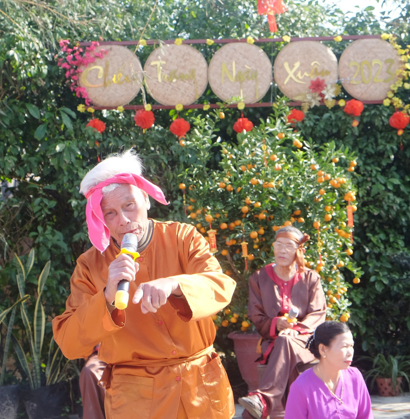 Chuyện trạng qua lời kể của &ldquo;bọ&rdquo; nghe hay, vui v&agrave; duy&ecirc;n lạ l&ugrave;ng - Ảnh: Trung Th&agrave;nh